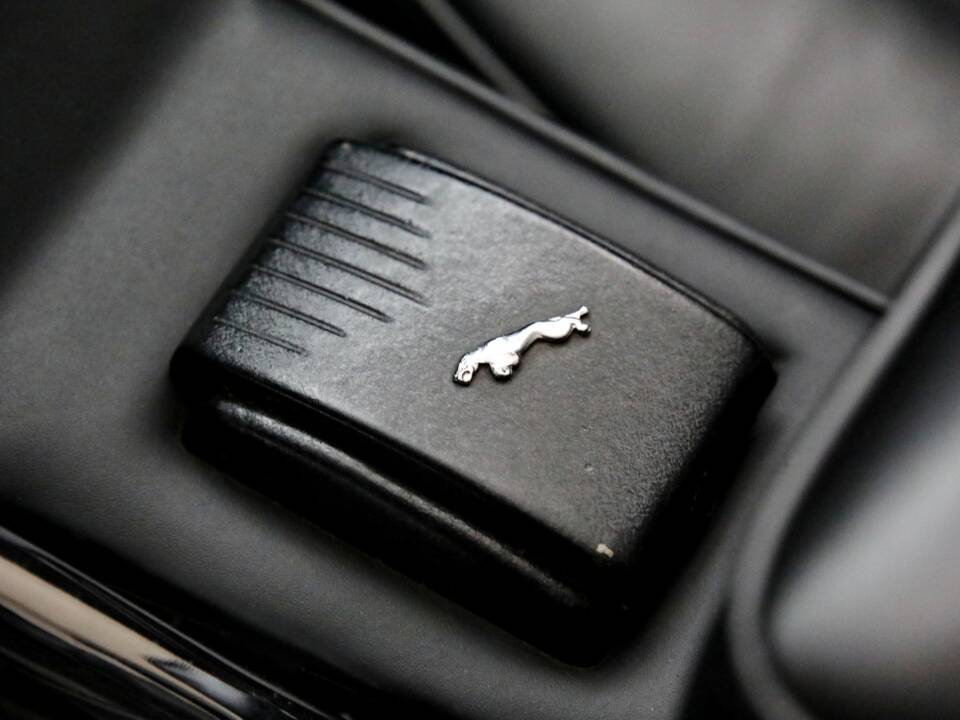 Image 11/17 de Jaguar E-Type (1970)