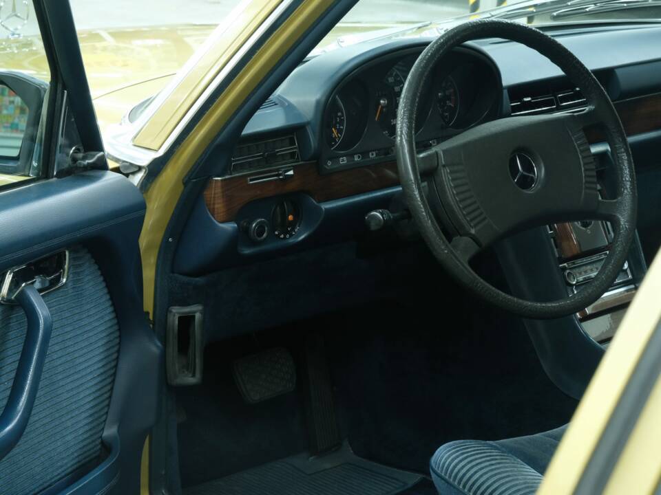 Image 19/76 of Mercedes-Benz 350 SEL (1977)