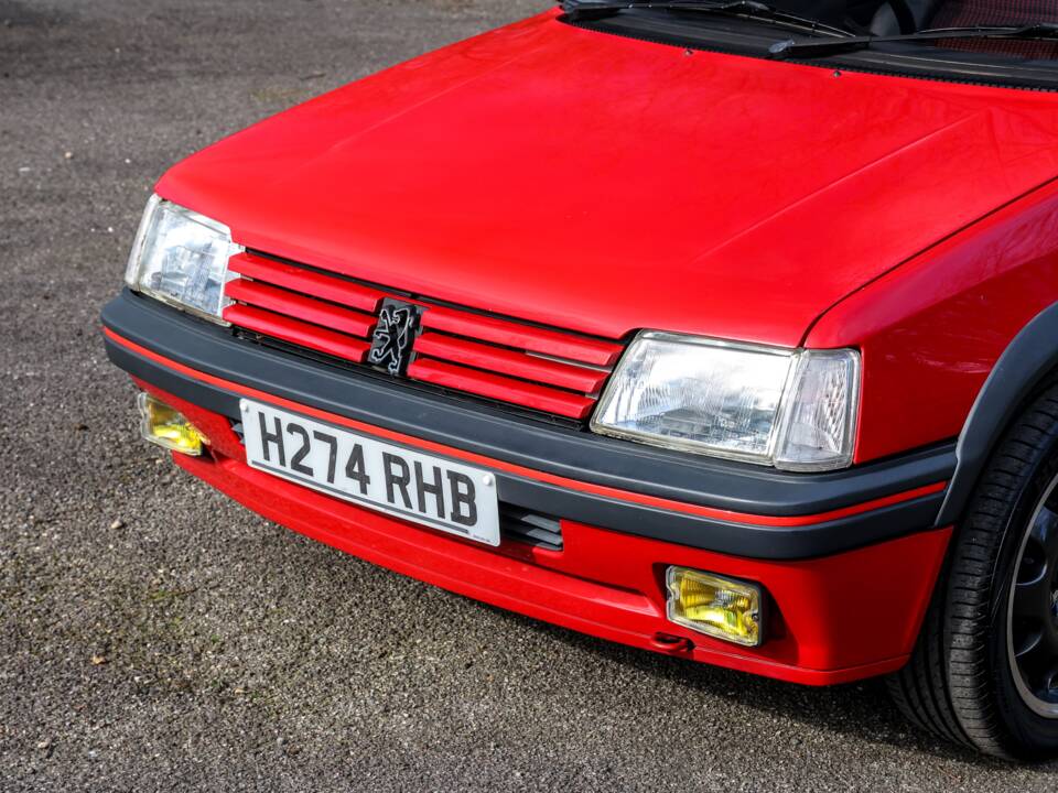 Image 23/38 of Peugeot 205 CTi (1991)