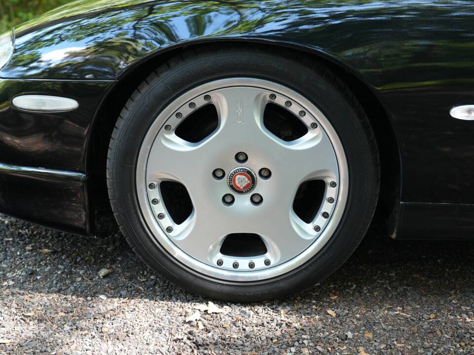 Image 29/50 of Jaguar XKR (1998)
