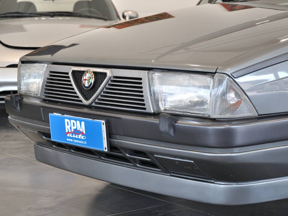 Image 12/34 de Alfa Romeo 75 2.0 Twin Spark (1987)