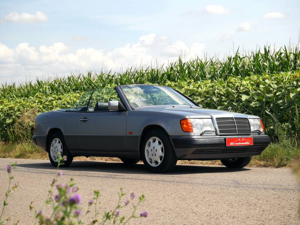 Image 7/50 de Mercedes-Benz 320 CE (1994)