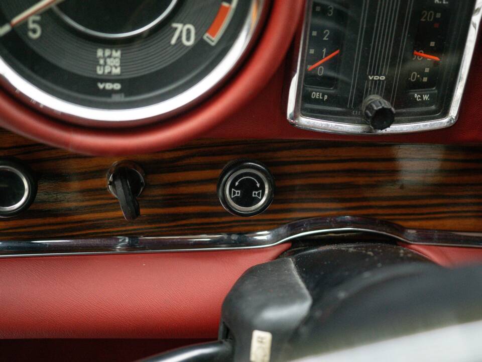 Image 62/95 of Mercedes-Benz 280 SE 3,5 (1970)
