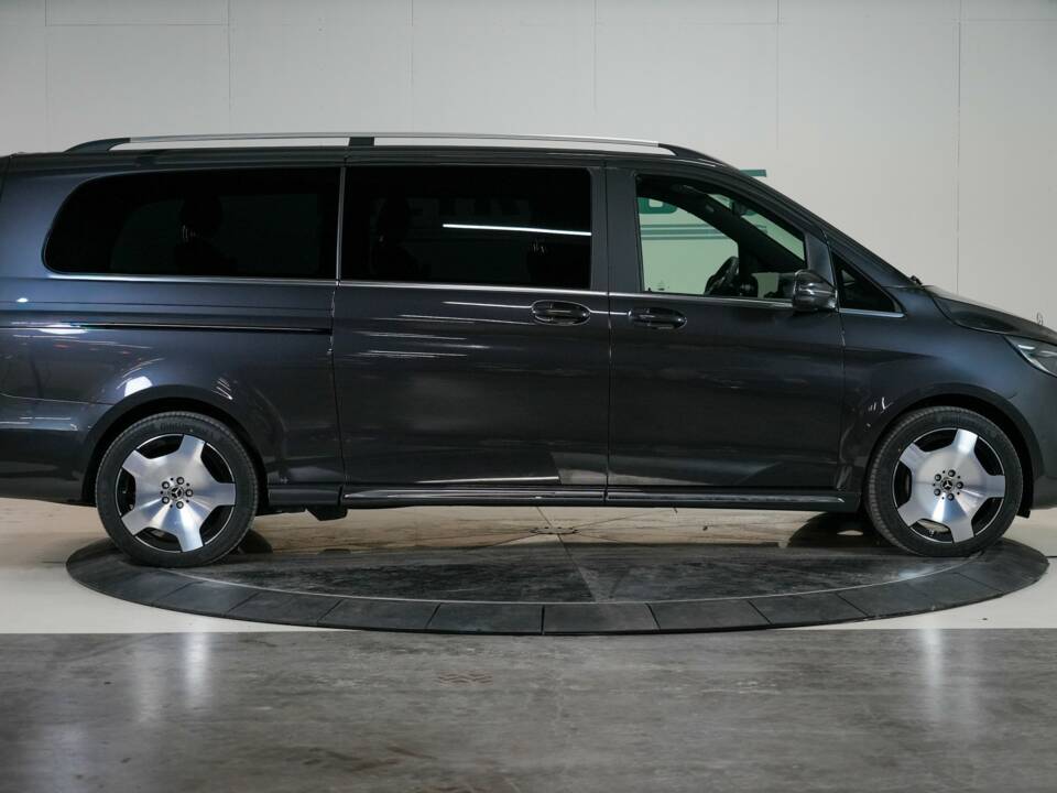 Image 11/50 de Mercedes-Benz V 300 d (2025)