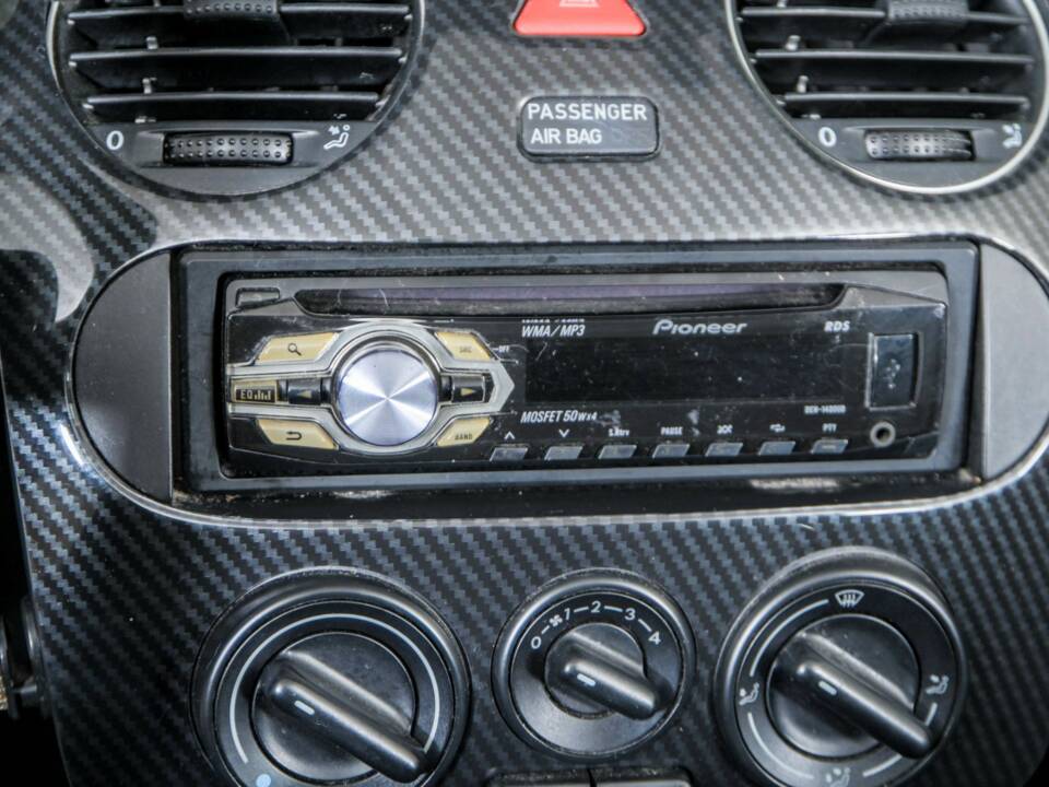 Image 24/50 de Volkswagen New Beetle 2.0 (2006)