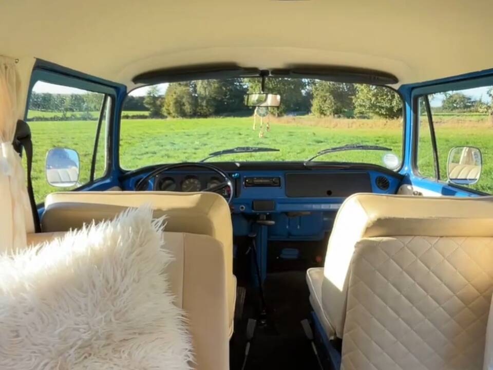 Image 8/9 of Volkswagen T2 a&#x2F;b (1972)