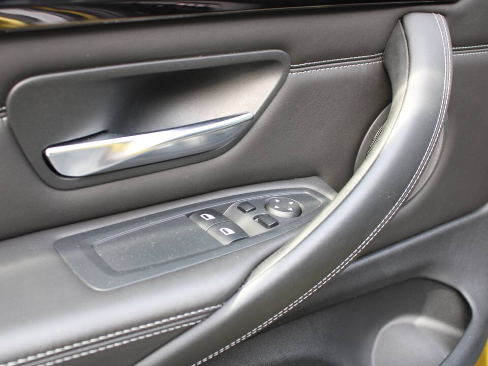 Image 26/98 of BMW M4 (2014)