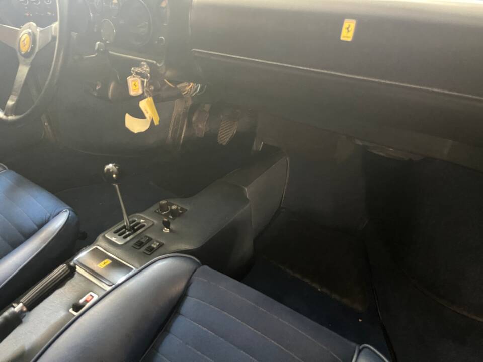Bild 19/22 von Ferrari Dino 208 GT4 (1976)