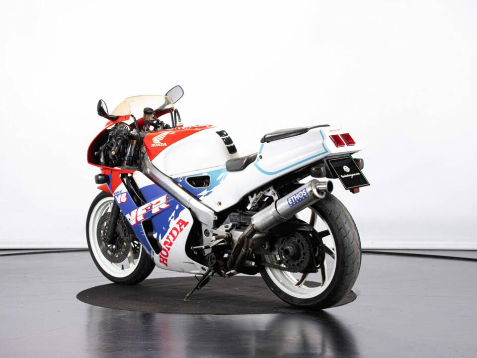 Immagine 2/45 di Honda VFR 400 R (1992)