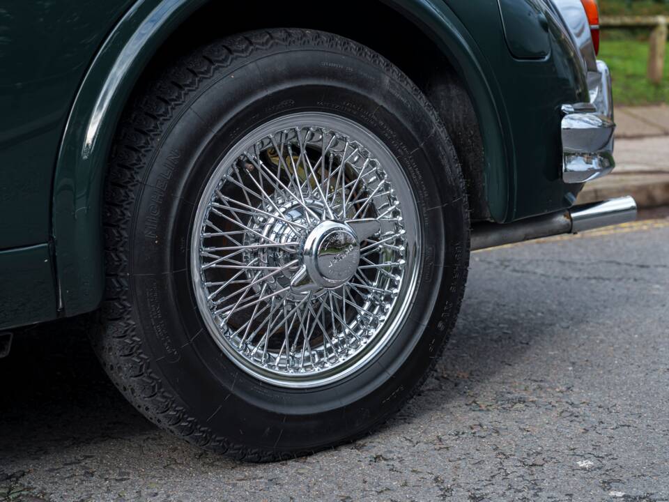 Image 11/31 of Jaguar 340 (1968)