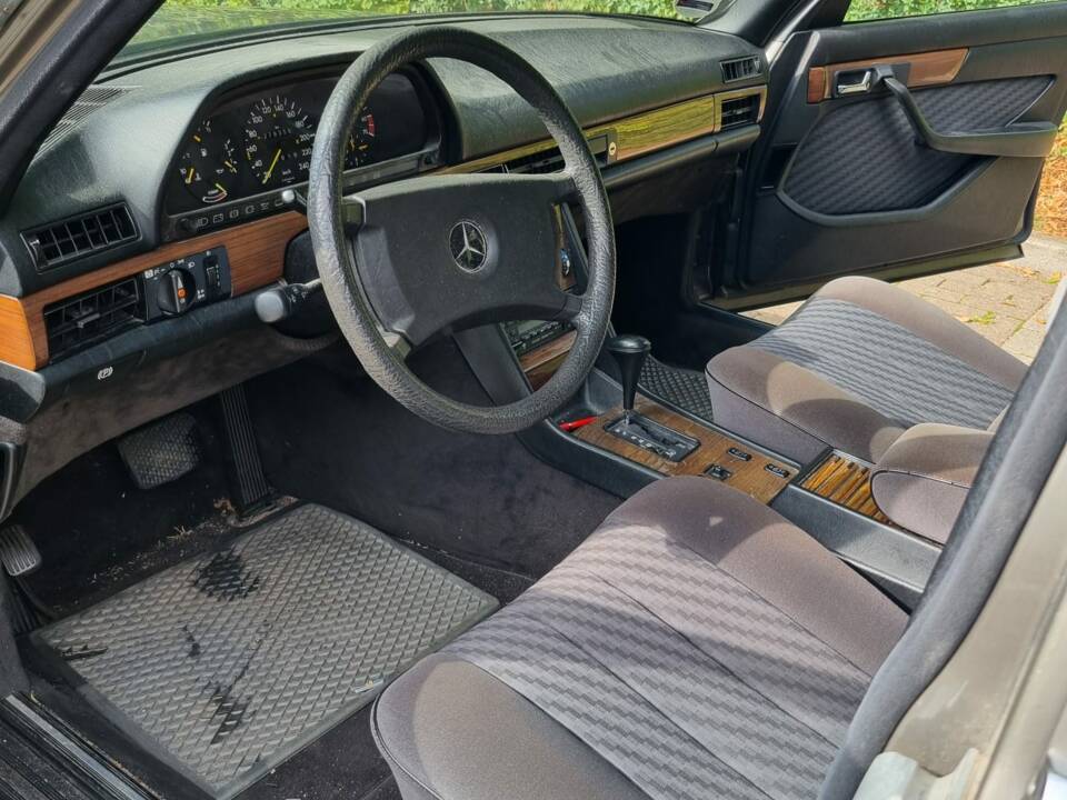 Image 3/12 of Mercedes-Benz 420 SE (1989)