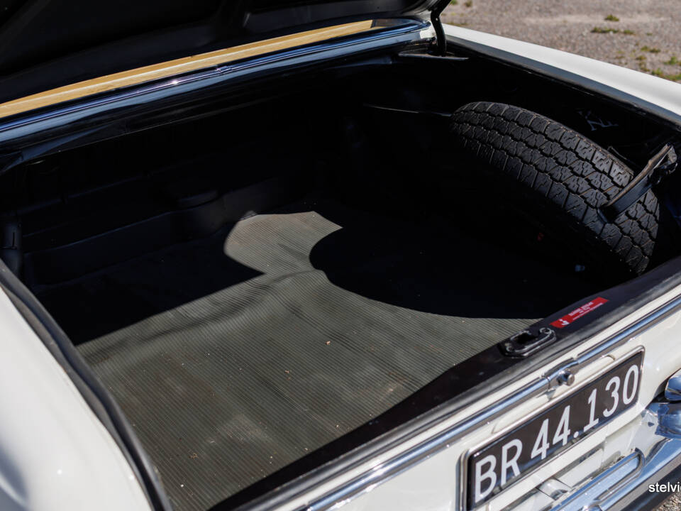 Image 35/38 of Mercedes-Benz 280 SE 3,5 (1970)