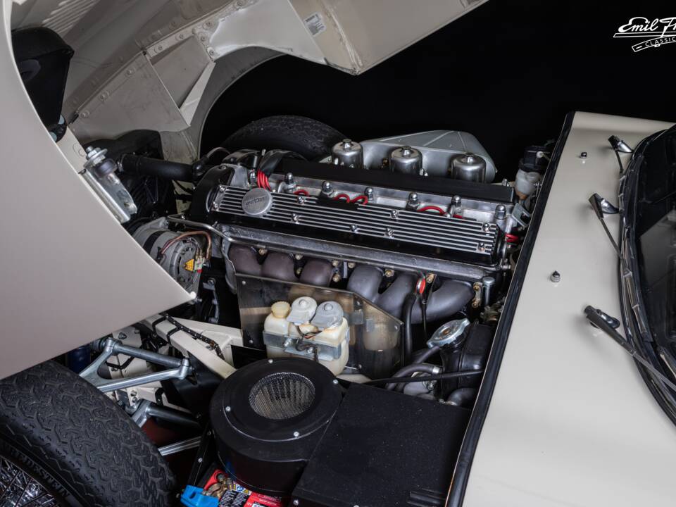Image 5/7 de Jaguar E-Type (1970)