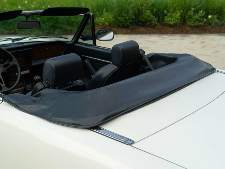 Image 18/50 of FIAT Spider 2000 Pininfarina 50th Anniversary Edition (1981)