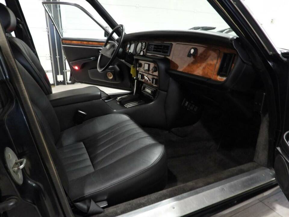 Bild 10/15 von Jaguar XJ6 3.2 (1984)