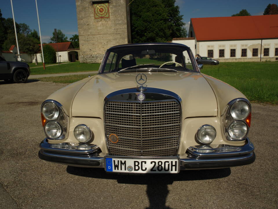 Image 4/73 de Mercedes-Benz 280 SE (1969)