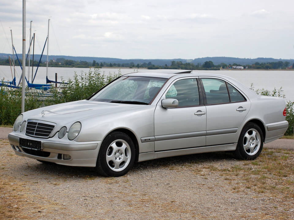 Imagen 1/34 de Mercedes-Benz E 240 (1999)