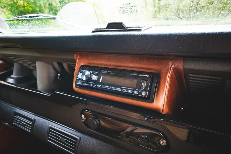 Image 18/50 of Land Rover Defender 90 (1997)
