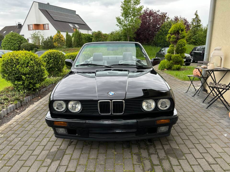 Image 6/40 of BMW 320i (1992)