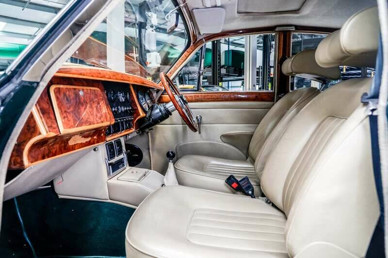 Image 14/24 of Jaguar Mk II 3.8 (1962)