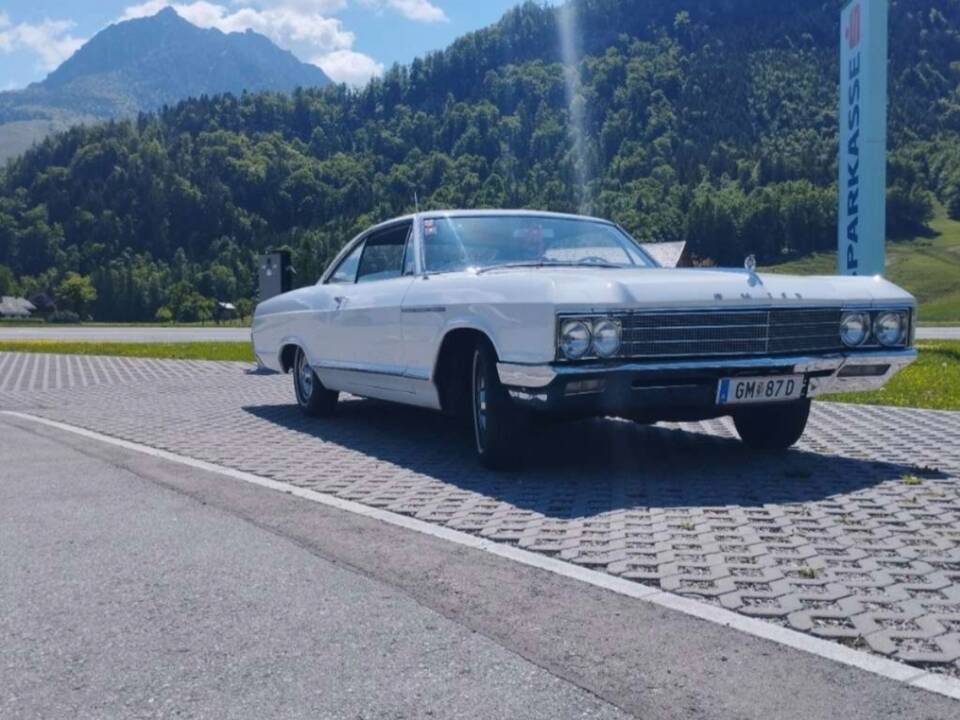 Image 3/23 of Buick Le Sabre Coupe (1966)