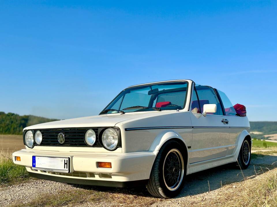 Image 1/15 de Volkswagen Golf Mk I Convertible 1.6 (1988)