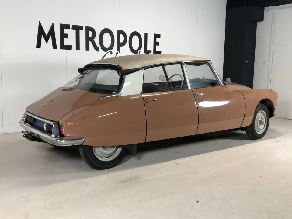 Image 2/35 of Citroën ID 19 (1957)