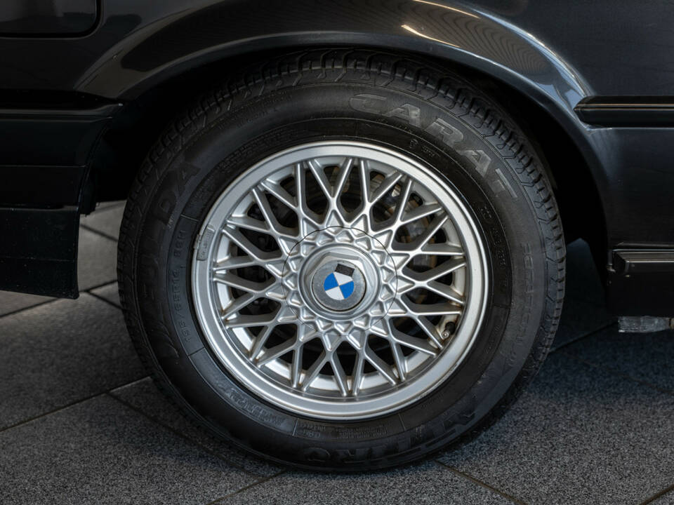 Afbeelding 7/18 van BMW 320i (1992)