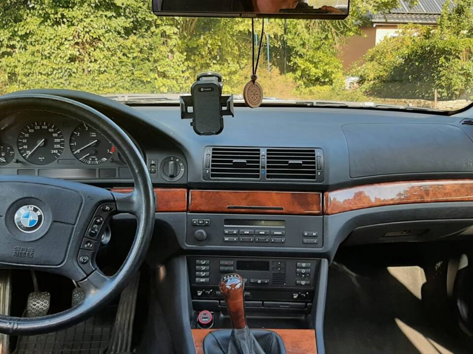Image 7/8 of BMW 535i (1996)