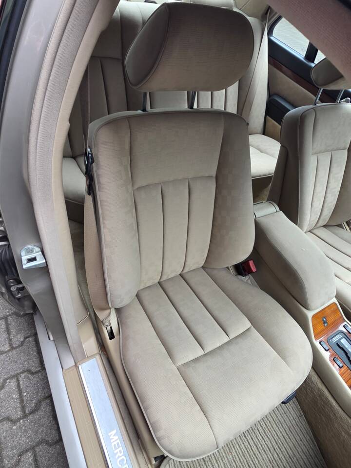 Image 38/103 de Mercedes-Benz 300 SE (1991)
