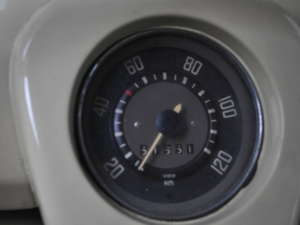 Image 21/31 of Volkswagen T1 minibus (1962)