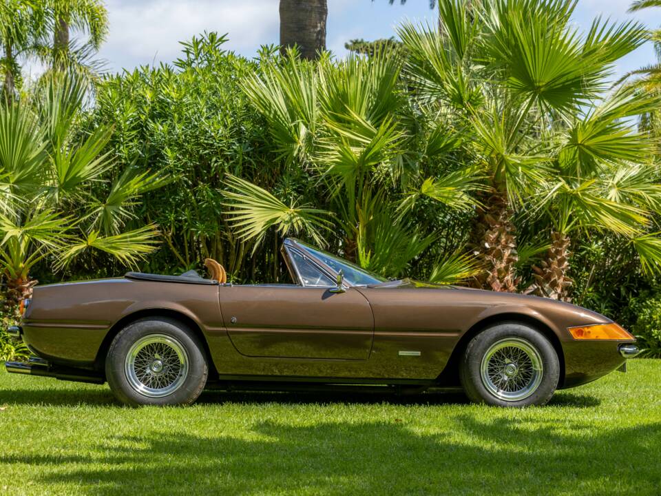 Afbeelding 16/53 van Ferrari 365 GTB/4 Spyder (1971)