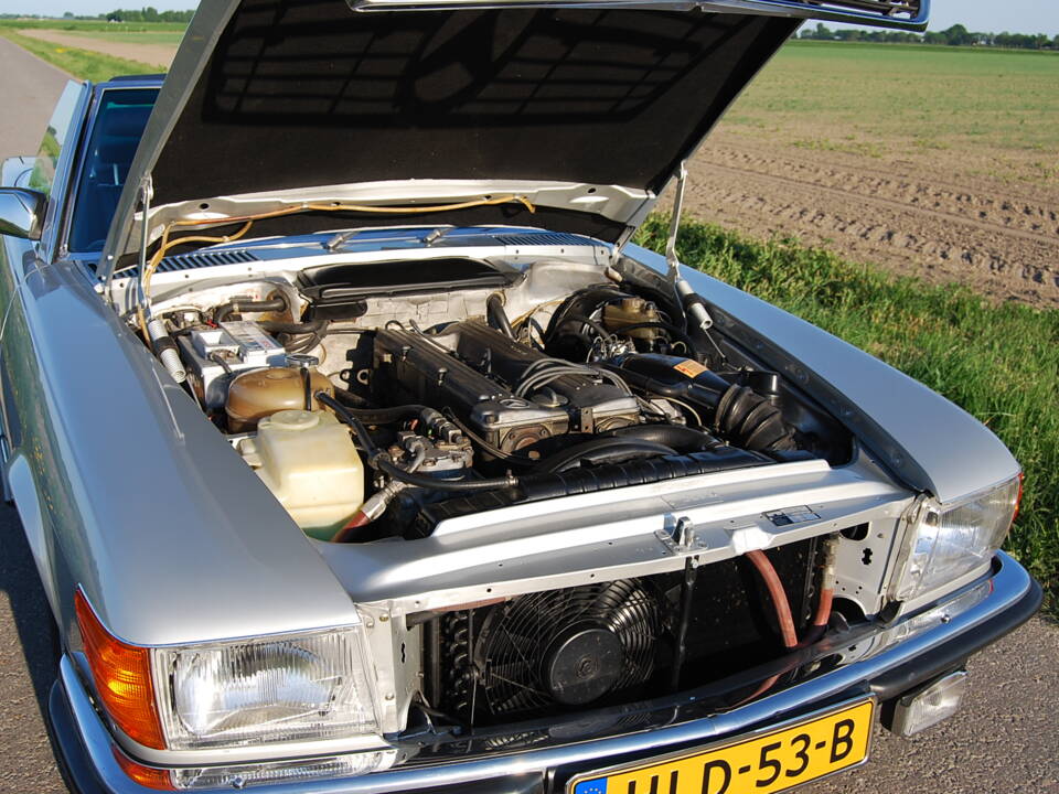 Image 46/87 of Mercedes-Benz 280 SL (1982)
