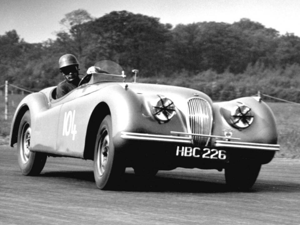 Image 16/50 of Jaguar XK 120 OTS (1950)