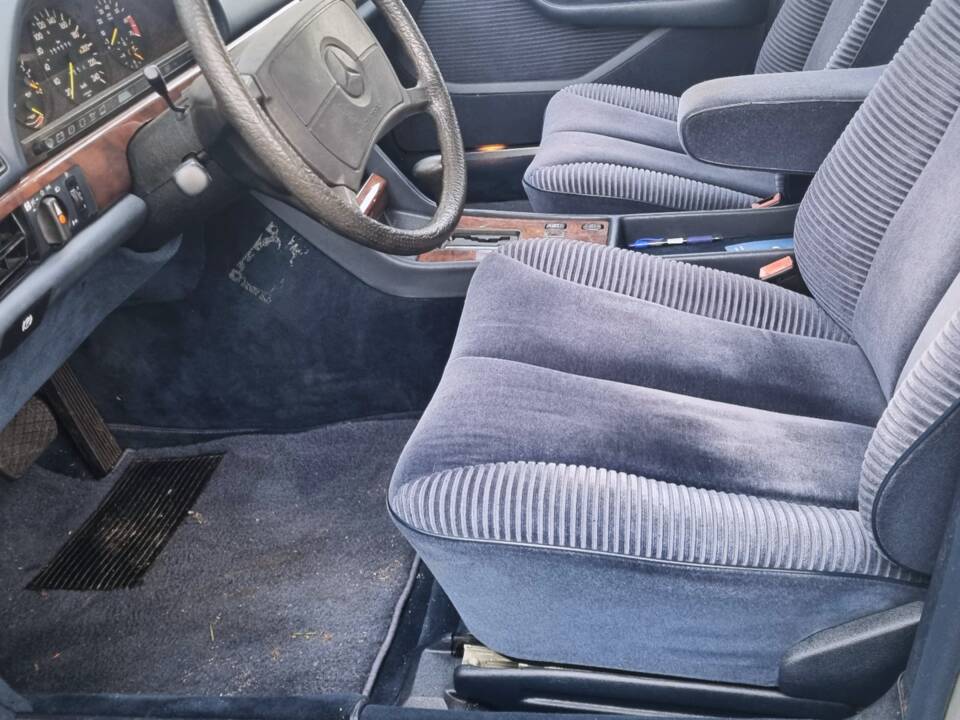 Image 12/18 de Mercedes-Benz 420 SEL (1987)