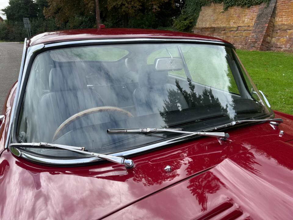 Immagine 22/29 di Jaguar E-Type (1970)