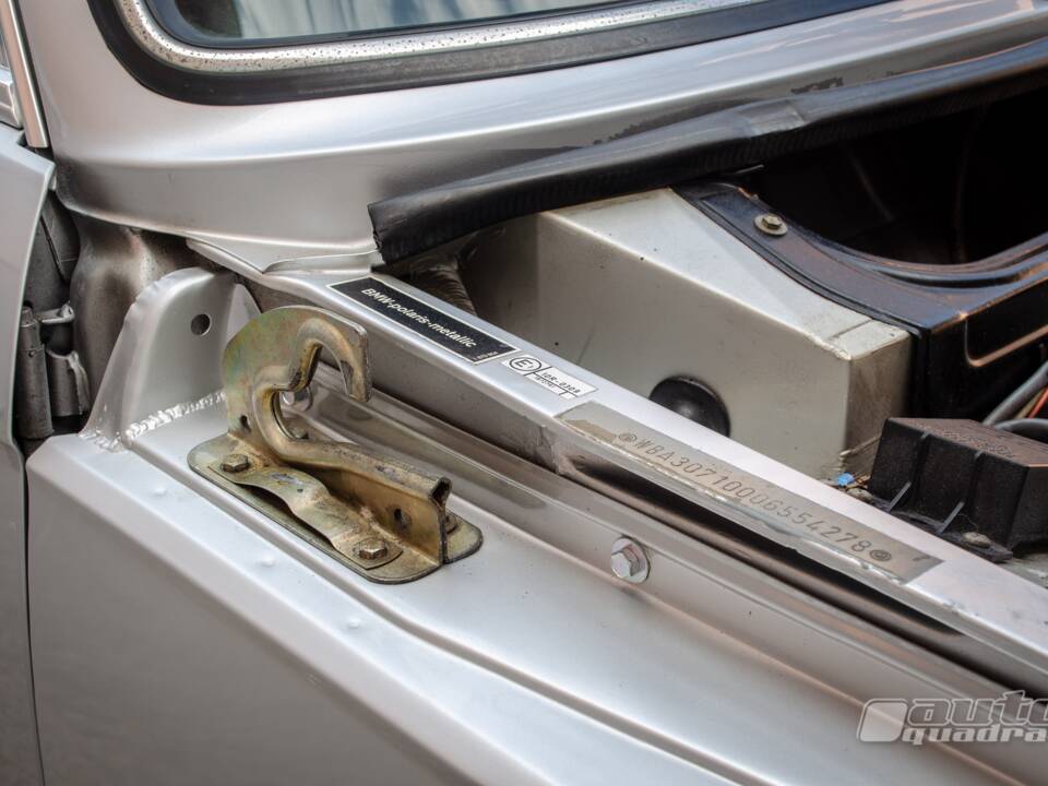 Image 21/22 of BMW 323i (1980)