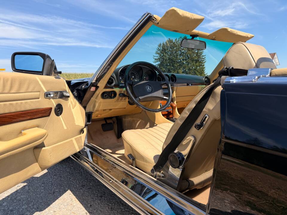Image 15/22 de Mercedes-Benz 500 SL (1983)