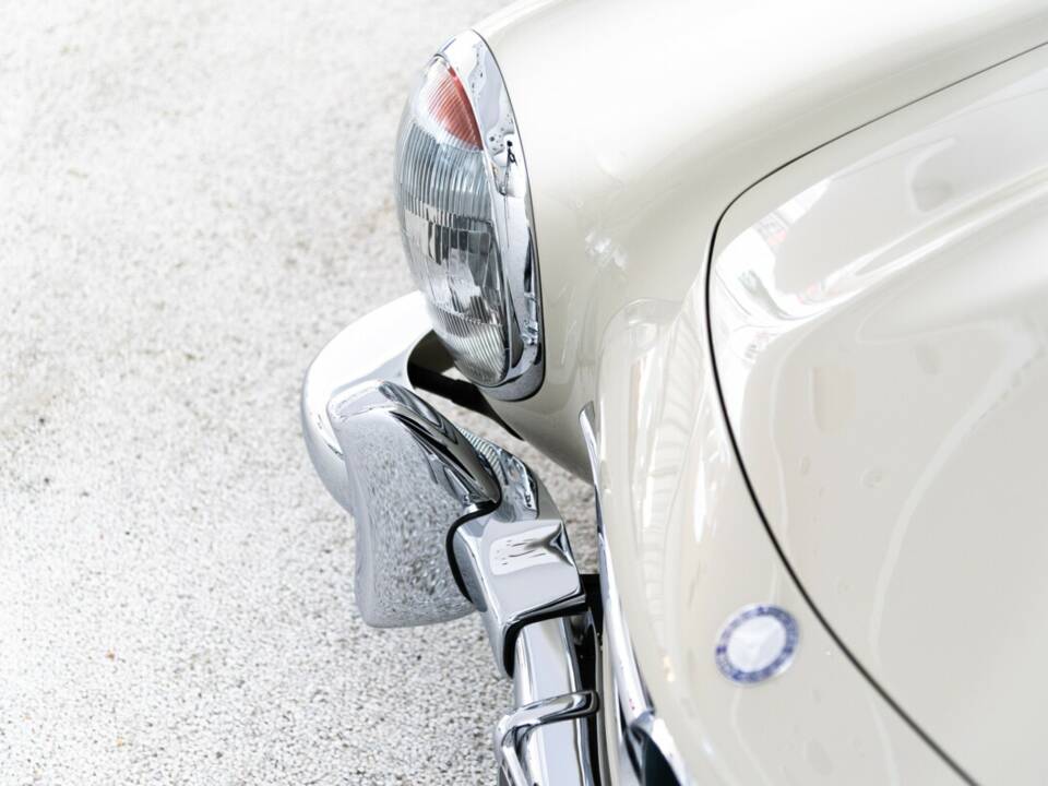 Image 23/50 of Mercedes-Benz 300 SL Roadster (1961)