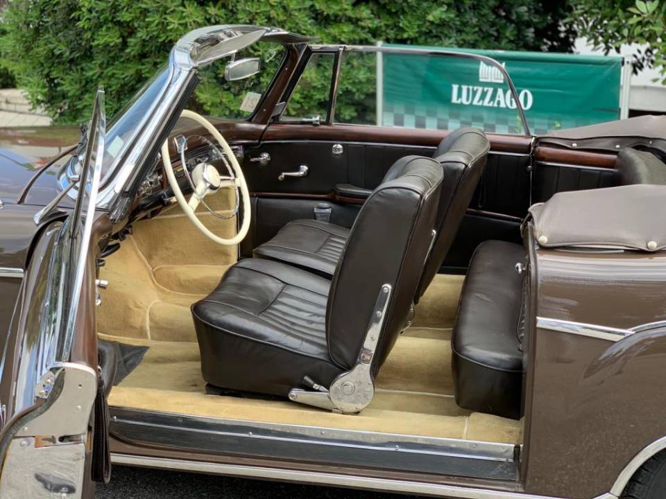 Image 21/33 of Mercedes-Benz 220 S Cabriolet (1956)