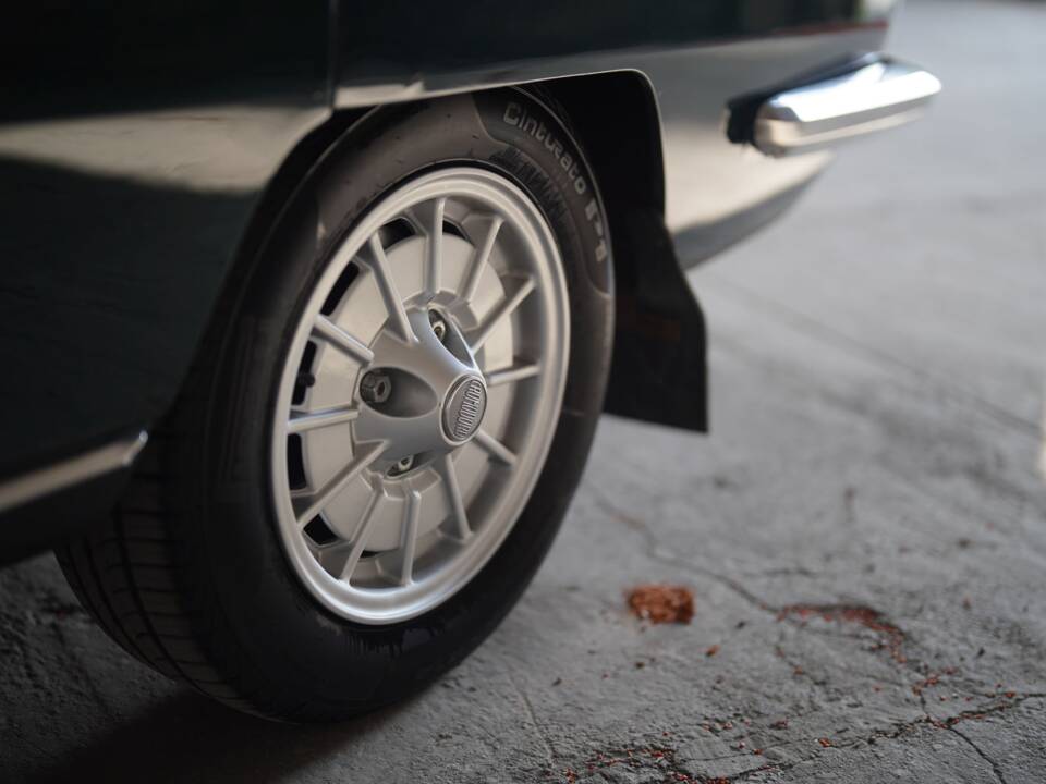 Image 60/83 of Alfa Romeo 1750 Berlina (1970)