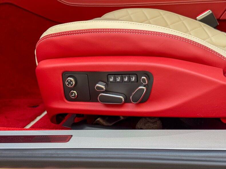 Image 28/44 of Bentley Continental GT V8 (2020)