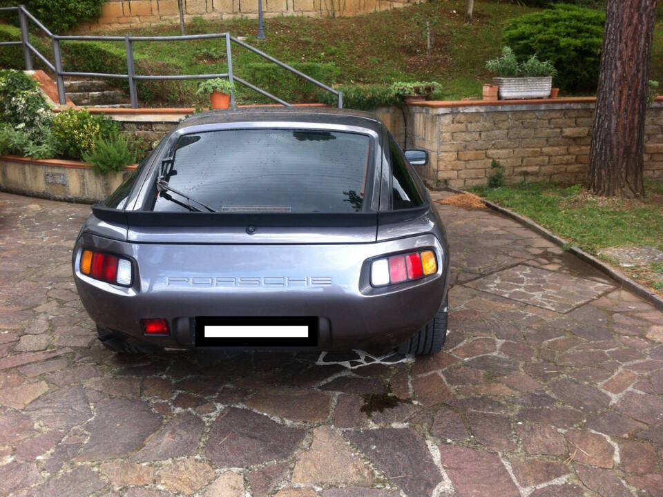 Image 18/21 de Porsche 928 S (1986)