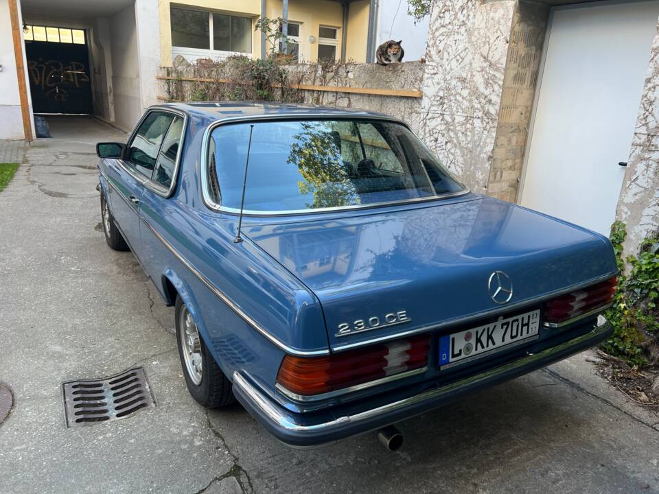 Immagine 16/38 di Mercedes-Benz 230 CE (1983)