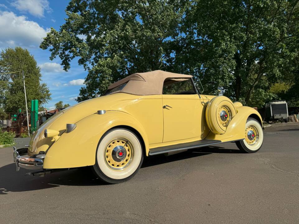 Image 7/75 of Packard One-Twenty (1936)