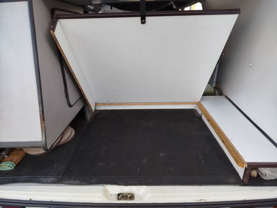 Image 26/50 of Volkswagen T3 Westfalia 1.6 TD (1985)