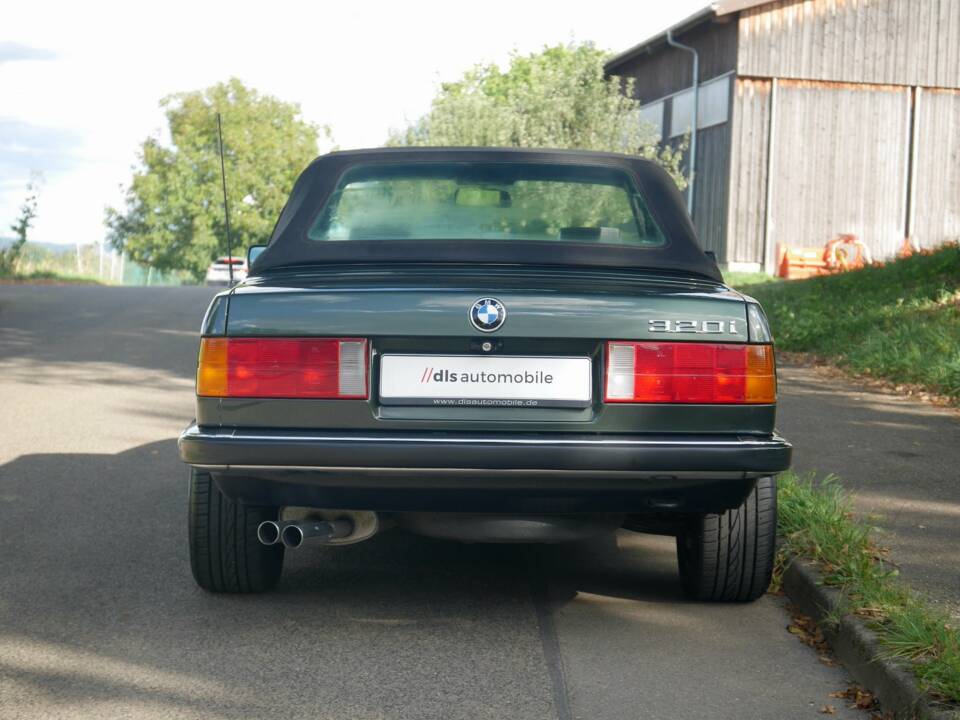 Bild 4/25 von BMW 320i (1990)