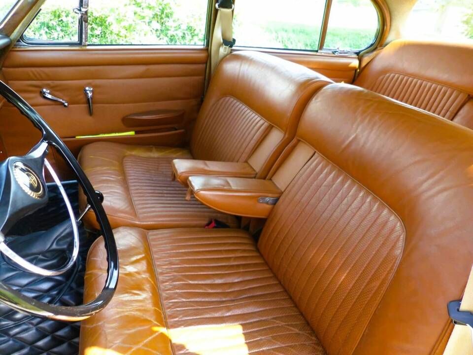 Daimler V8-250 Limousine grün 1967