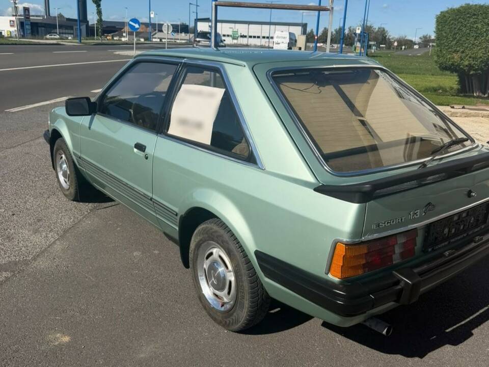 Bild 7/8 von Ford Escort 1.3 (1982)