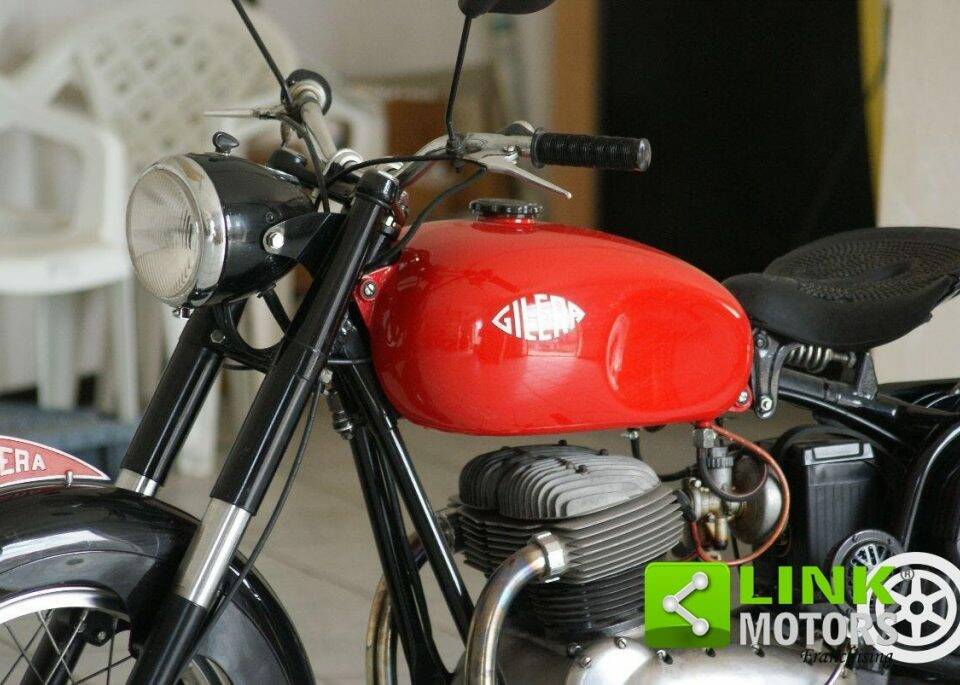 Image 17/19 of Gilera B 300 (1976)